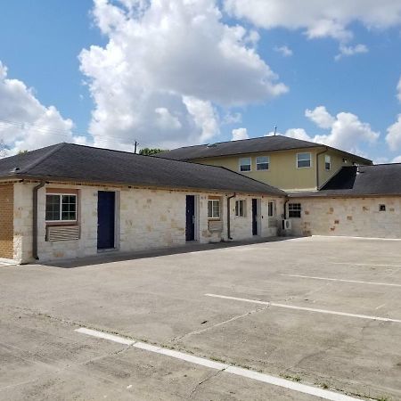 Lone Star Inn By Fairbridge Rosenberg Extérieur photo