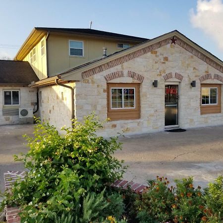 Lone Star Inn By Fairbridge Rosenberg Extérieur photo