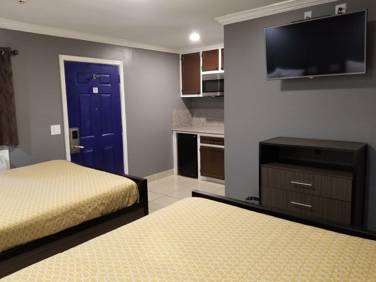 Lone Star Inn By Fairbridge Rosenberg Extérieur photo