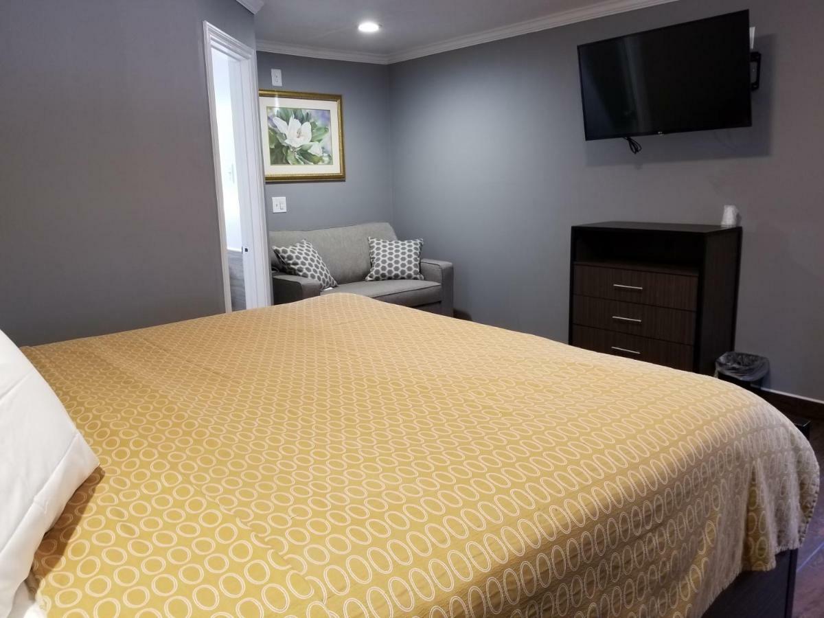 Lone Star Inn By Fairbridge Rosenberg Extérieur photo