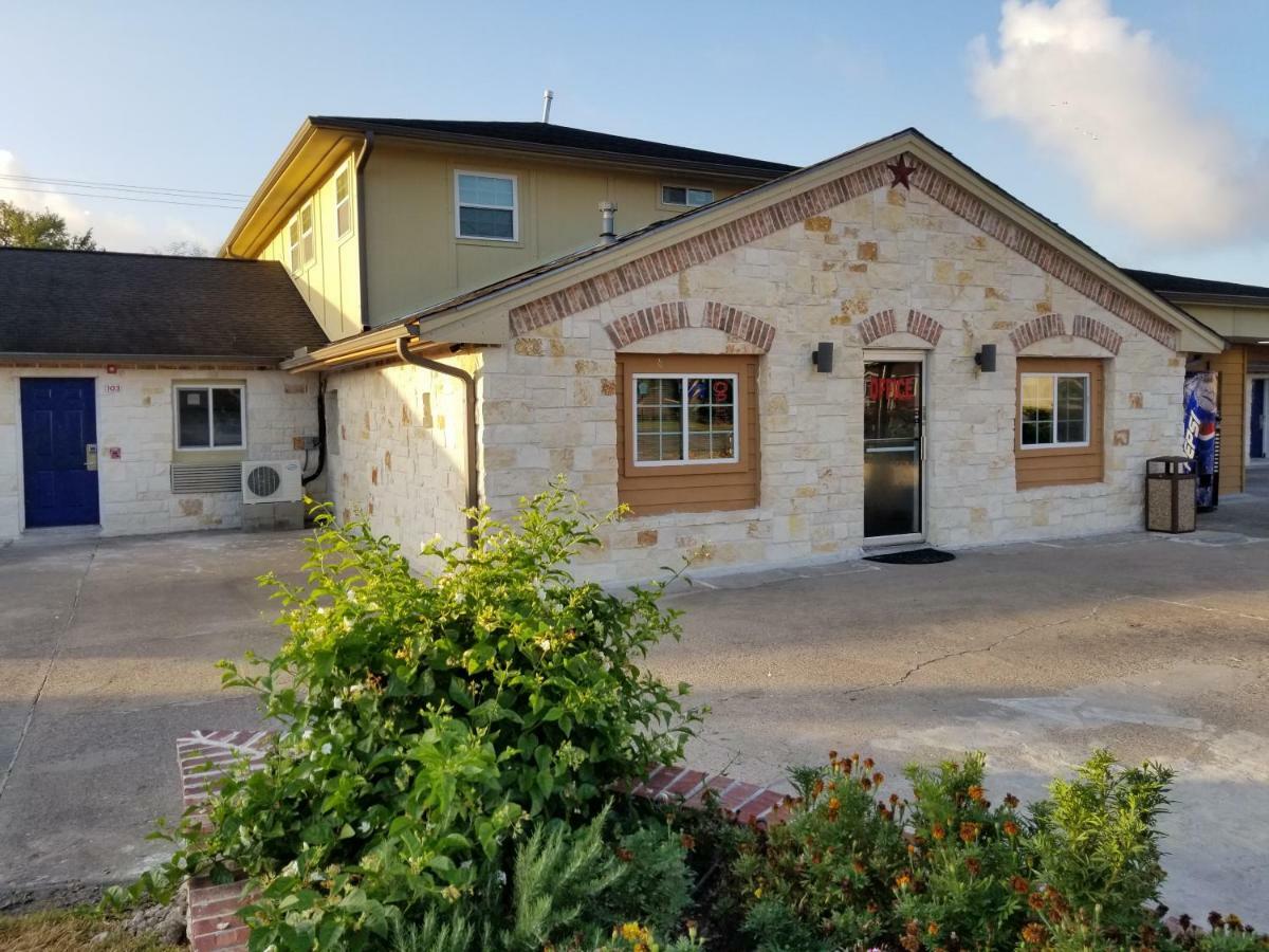 Lone Star Inn By Fairbridge Rosenberg Extérieur photo