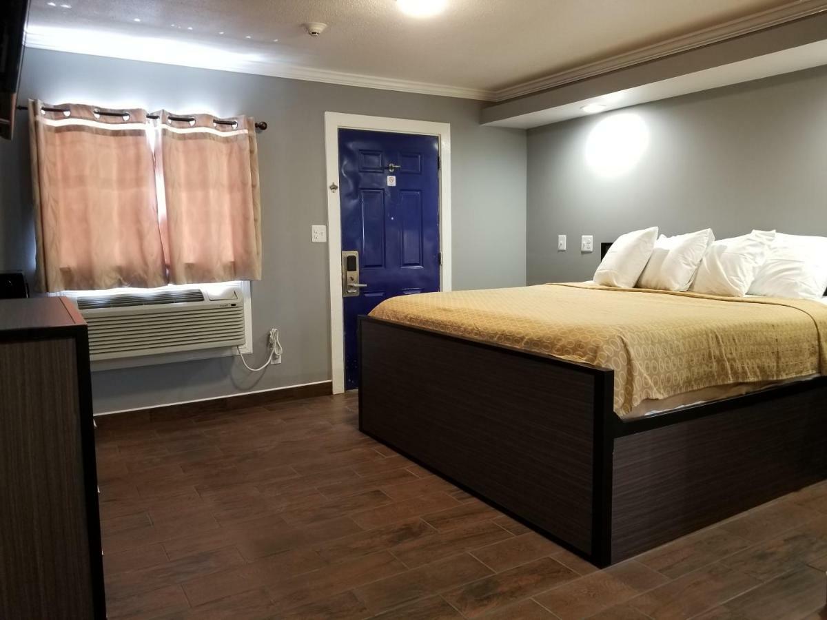 Lone Star Inn By Fairbridge Rosenberg Extérieur photo