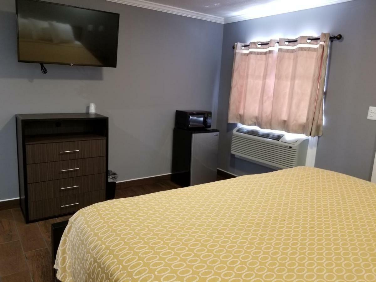 Lone Star Inn By Fairbridge Rosenberg Extérieur photo